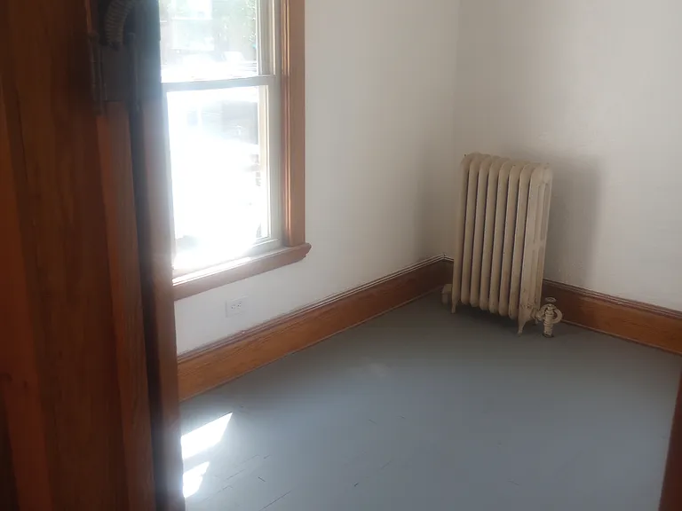 1702 W 7th St — Photo 8