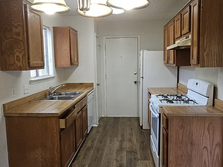 8508 Birmingham Dr — Photo 3