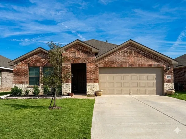2415 Divot Ln, Navasota, TX 77868