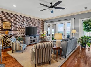 107 Broad St #C, Darien, GA 31305