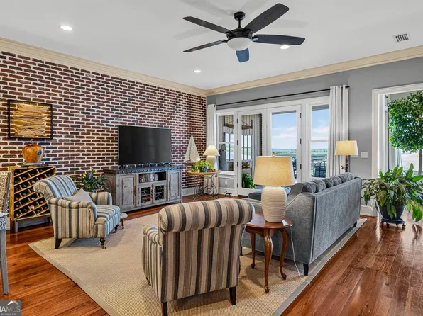 107 Broad St #C, Darien, GA 31305