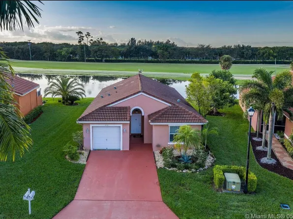 8193 Pelican Harbour Dr, Lake Worth, FL 33467