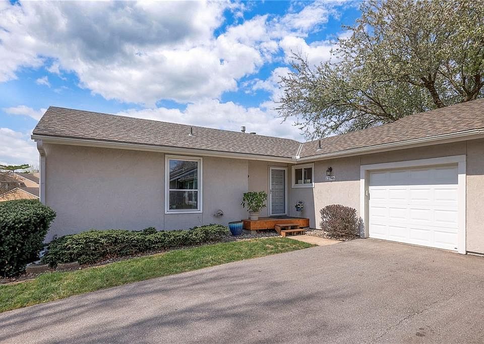 1st image of 12746 W 108th Pl