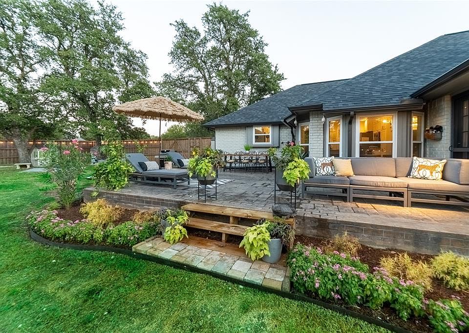 1st image of 202 Highland Dr