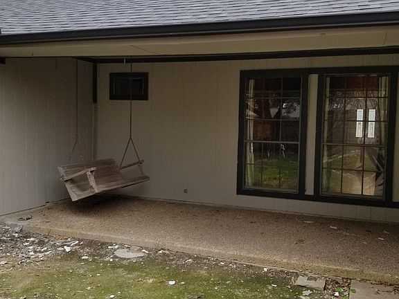 2nd image of 1713 Geneva Ln