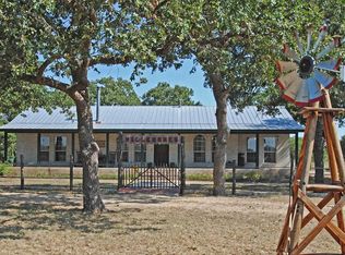 203 Pehl Farm Ln, Fredericksburg, TX 78624