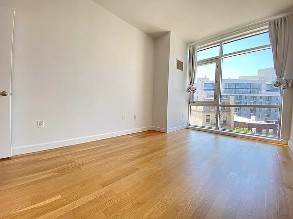 4th image of 11-24 31st Ave #4D