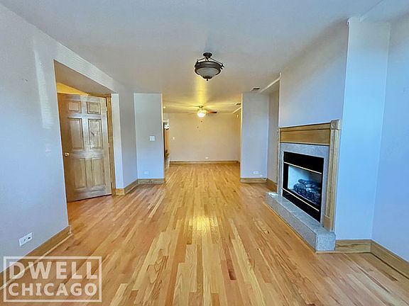 2nd image of 4745 N Artesian Ave #G