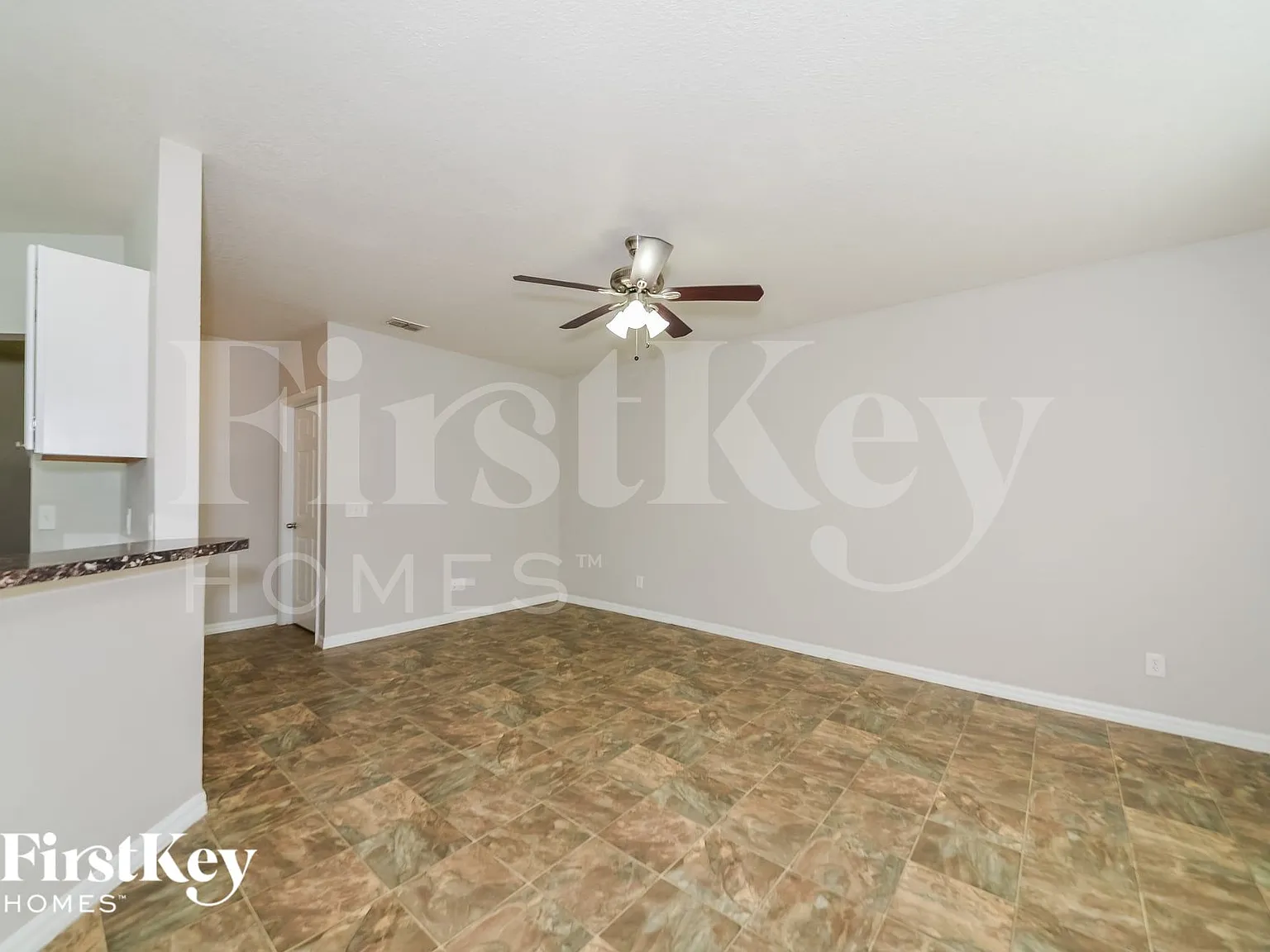 4 bed, 2.0 bath, 1400 sqft, $1,945 — Photo 2