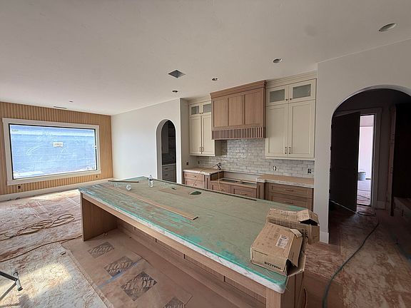 4th image of 330 E Homeside Rd