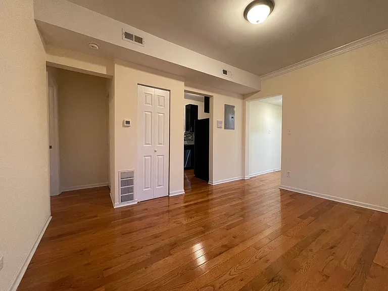 2348 N Harding Ave #3 — Photo 8