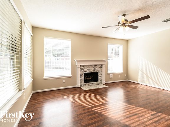 3rd image of 1816 Oak Lake Cir