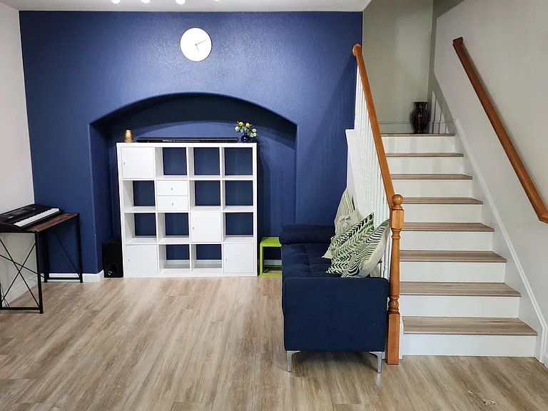 403 Ferry Cir — Photo 2
