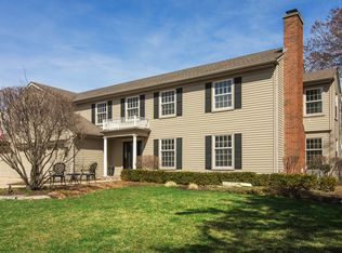 2540 Shannon Rd, Northbrook, IL 60062