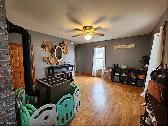 5th image of 45727 Summit Ave