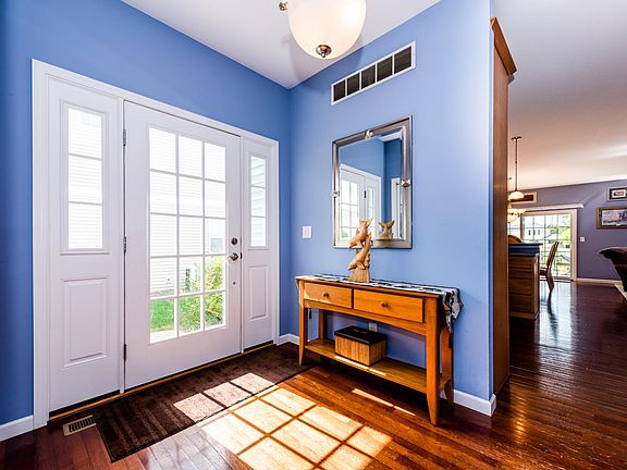 4th image of 410 Island Pointe Dr
