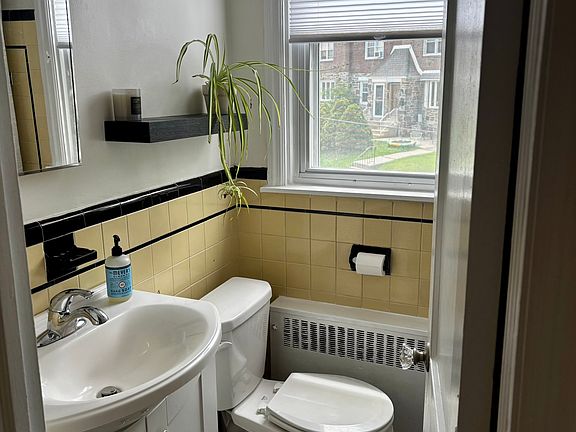 4th image of 2439 Cedar Ln Floor 2