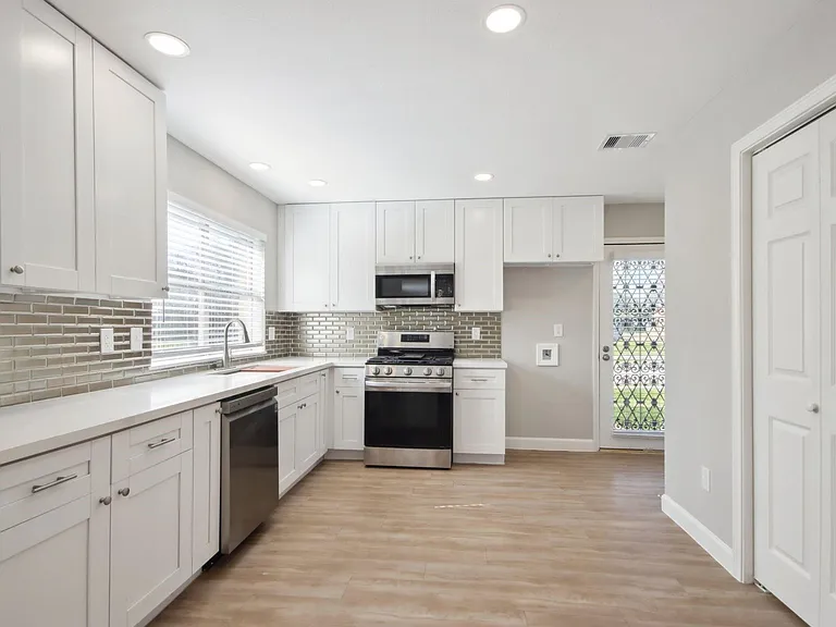 1127 Cascade Creek Dr — Photo 2