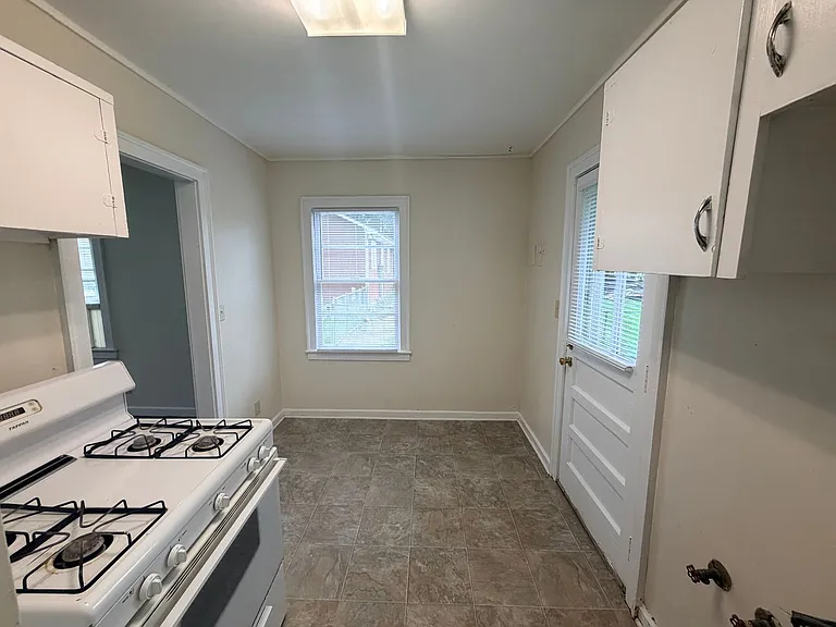 1701 N Troup St — Photo 17