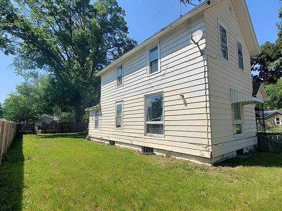 2nd image of 802 Locust St