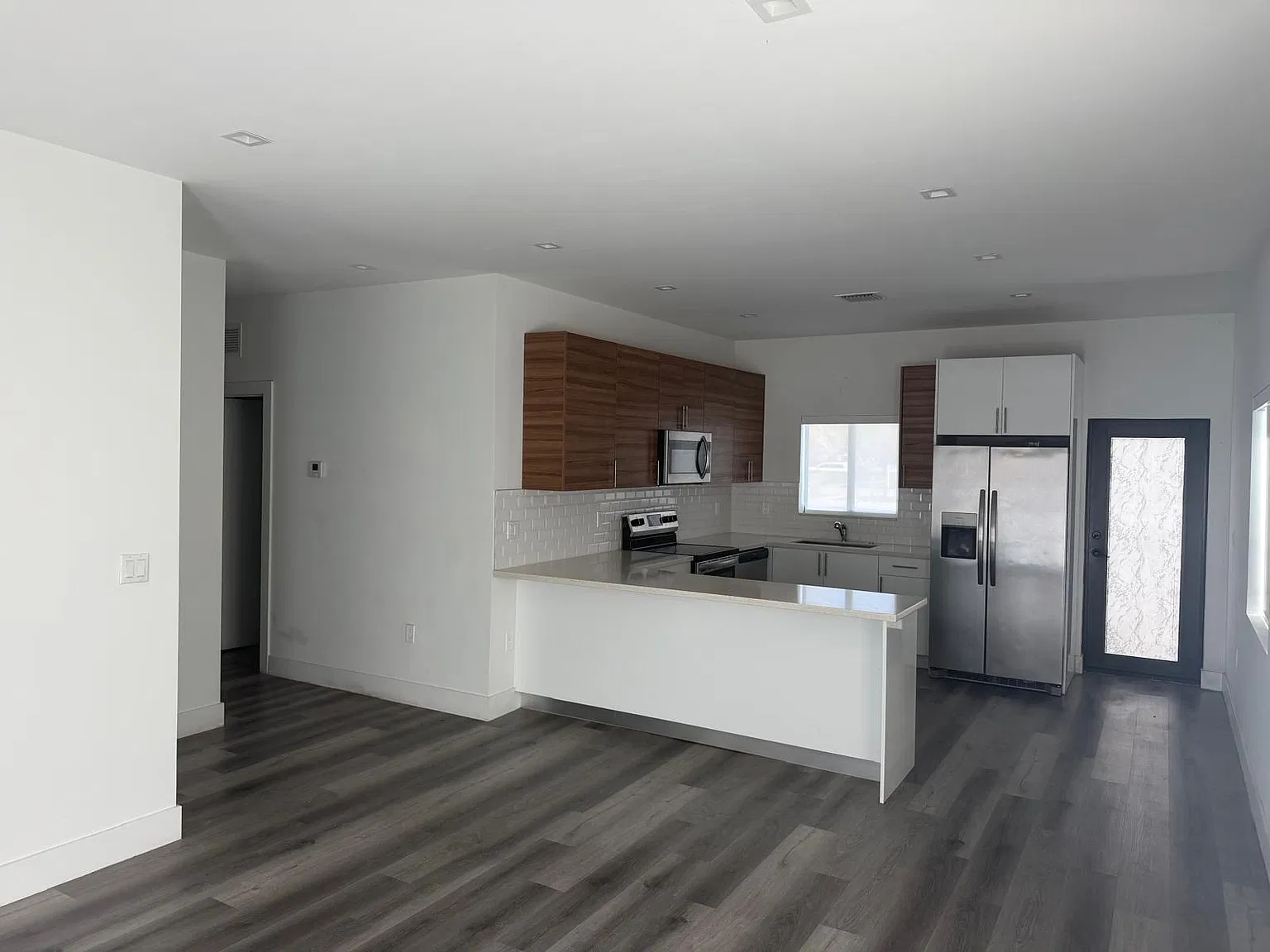3 bed, 1200 sqft, $3,100 — Photo 3