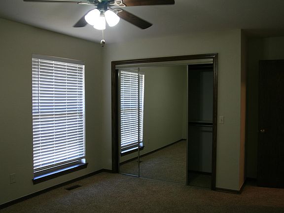 5th image of 2706 Silvertree Dr