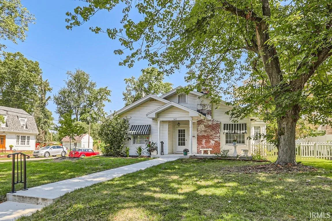 1400 Akin Dr photo 1
