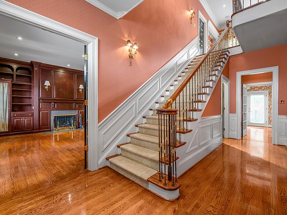 5th image of 100 Idle Hour Dr APT 10