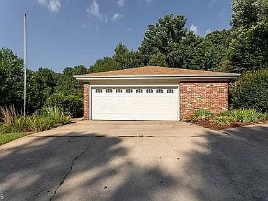 2nd image of 1002 NW Dixon Dr