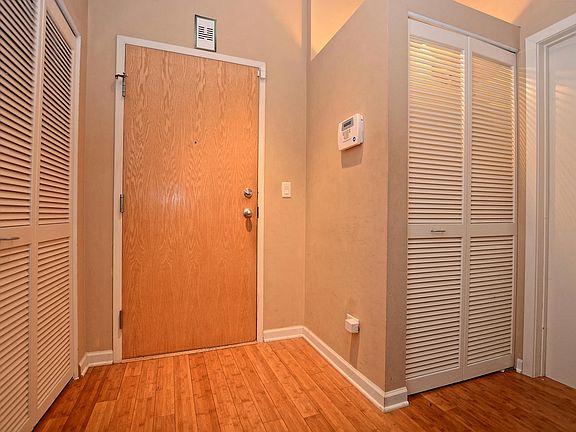 4th image of 1000 E 53rd St Unit 407S