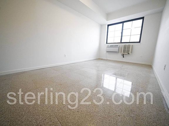 4th image of 2524 Broadway #2