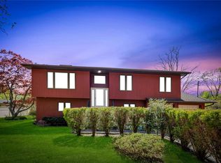 24 Illinois St, Dix Hills, NY 11746