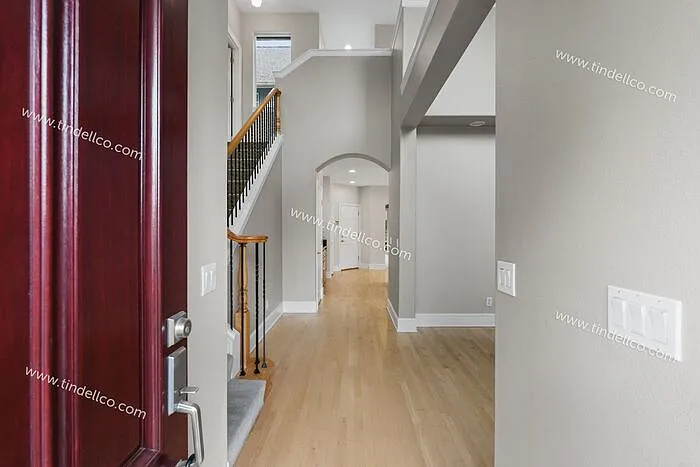 3 bed, 2.5 bath, 2405 sqft, $3,395 — Photo 3