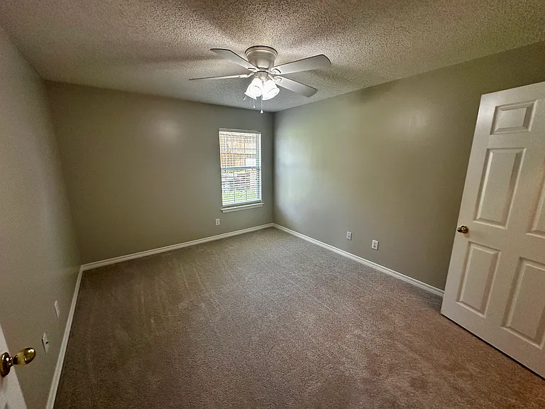 27078 Stratford Glen Dr — Photo 15