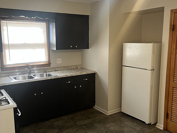4th image of 7006-08 W Congress St #7006