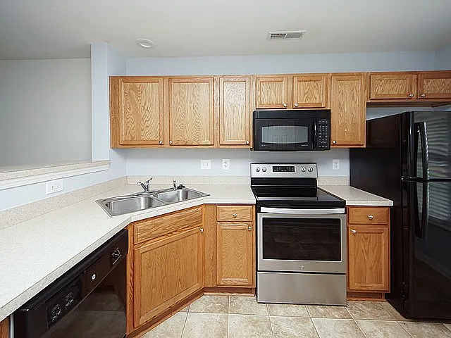 572 Truman Dr — Photo 14