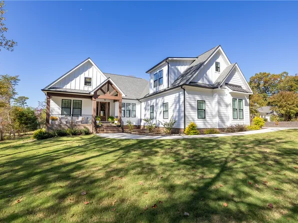 3311 Three Iron Dr, Seneca, SC 29678