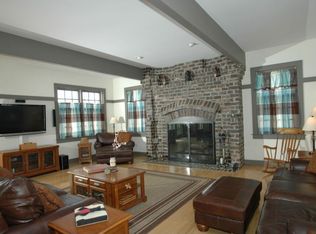 1597 Wolf Run Dr, Richfield, WI 53076