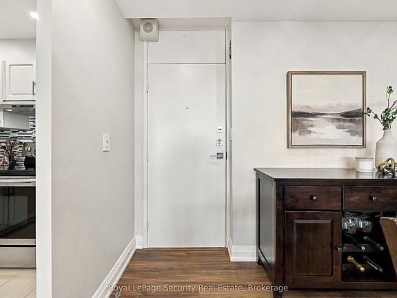 3rd image of 250 Scarlett Rd #1504