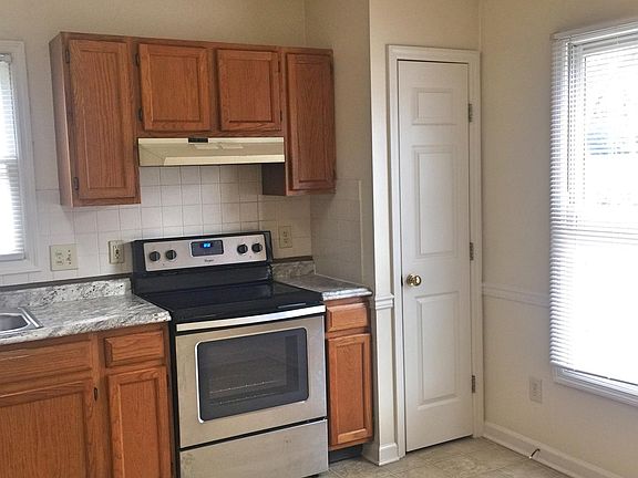5th image of 447 Eagle Brook Dr