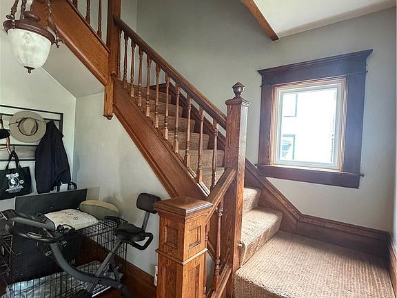 2nd image of 221 Oakwood Ave