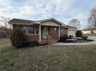 200 Arlington St, Mount Airy, NC 27030