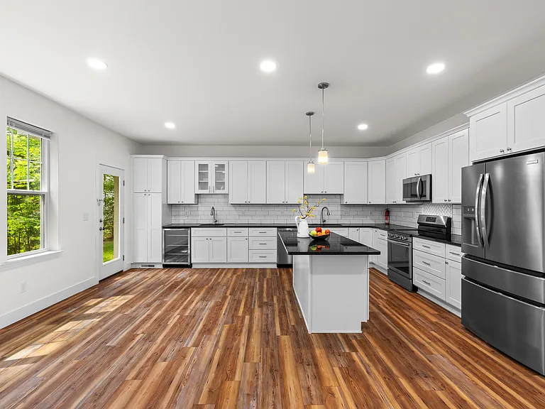 435 Hiscock St — Photo 10