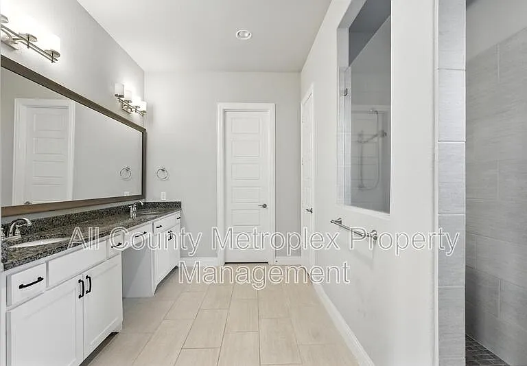 9002 Habersham Dr — Photo 9