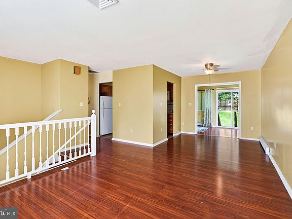 4th image of 715 Lincoln Ave
