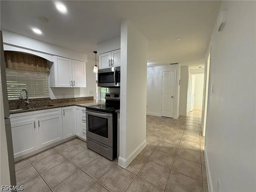 3 bed, 2.0 bath, 1048 sqft, $2,500 — Photo 4