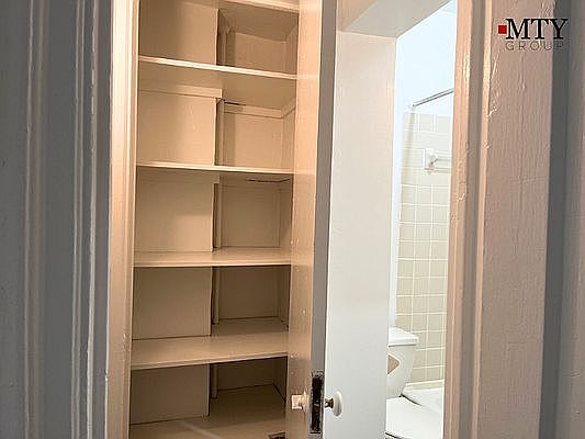 5th image of 155 E 52nd St APT 3b