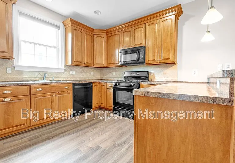 364 Prospect St — Photo 17