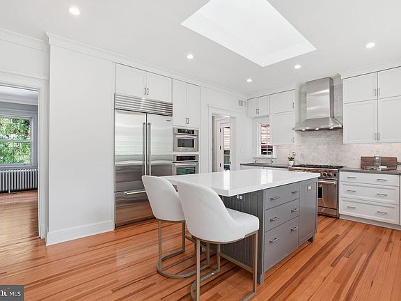 5th image of 3101 Highland Pl NW