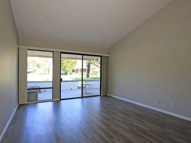 15 Marbella Dr #15 — Photo 11